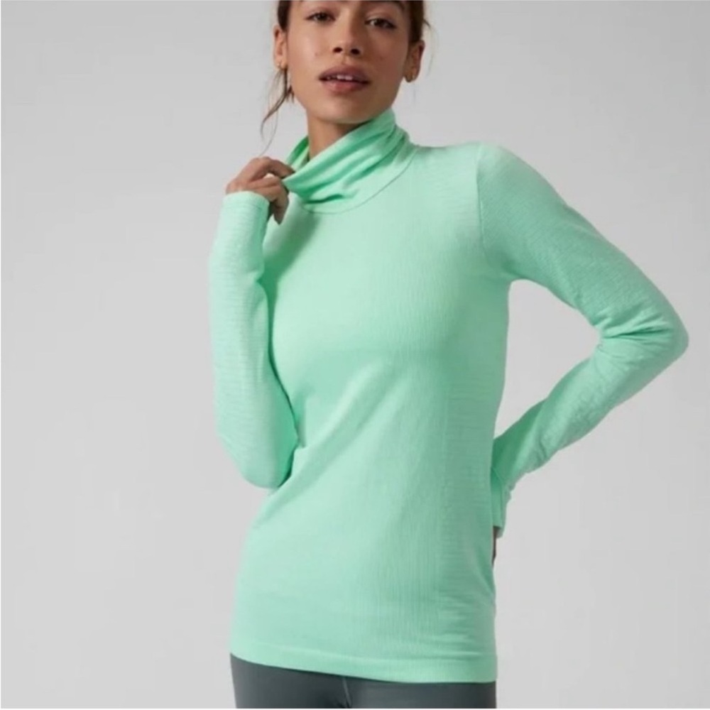 Athleta Flurry‎ Blizzard Rib Turtleneck Top
Size M – Mint Green